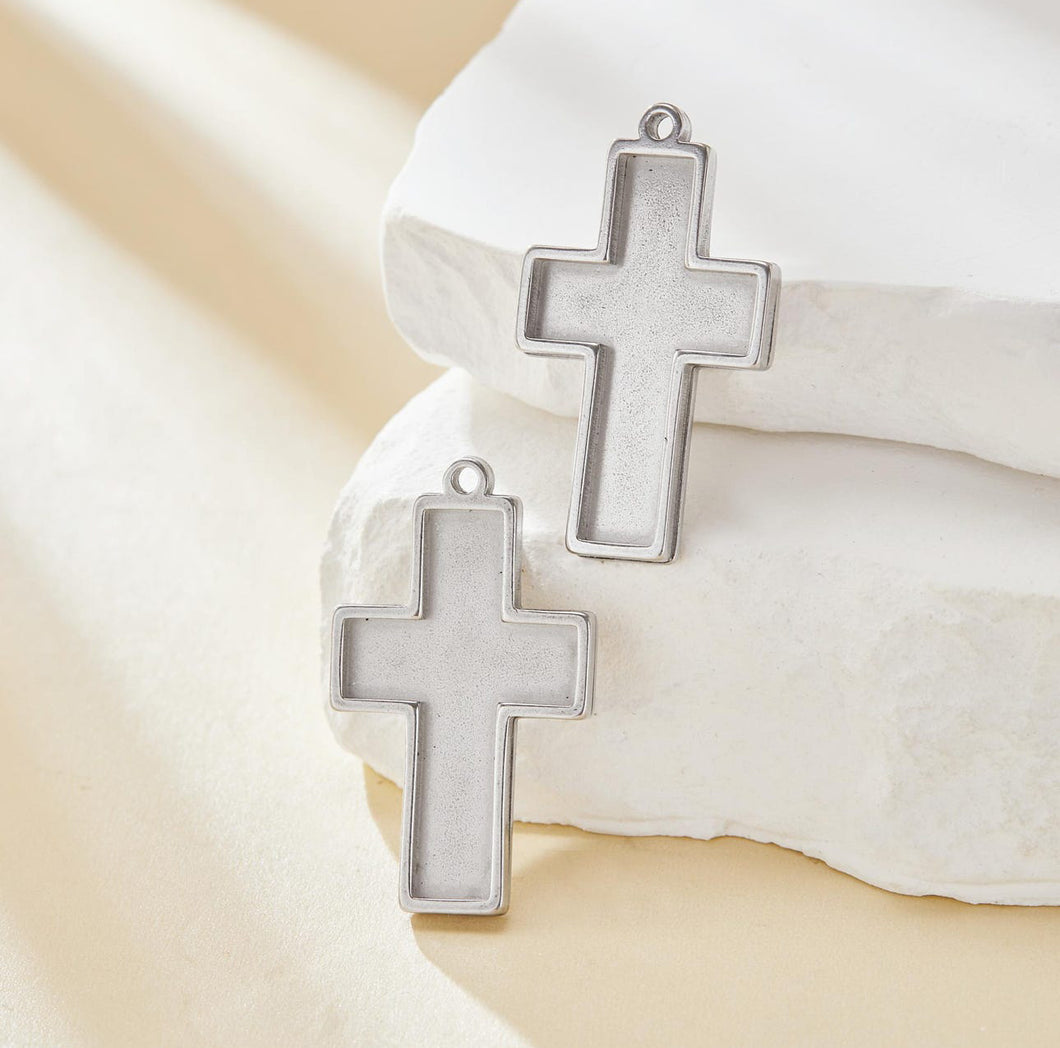 Stainless steel cross pendant